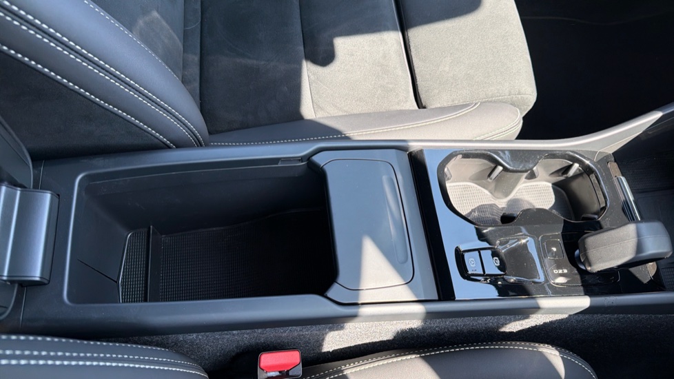 Volvo XC40 2.0 B3P Plus Dark 5dr Auto Petrol Estate - Image 39