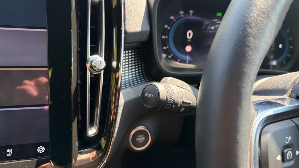 Volvo XC40 2.0 B3P Plus Dark 5dr Auto Petrol Estate - Image 44