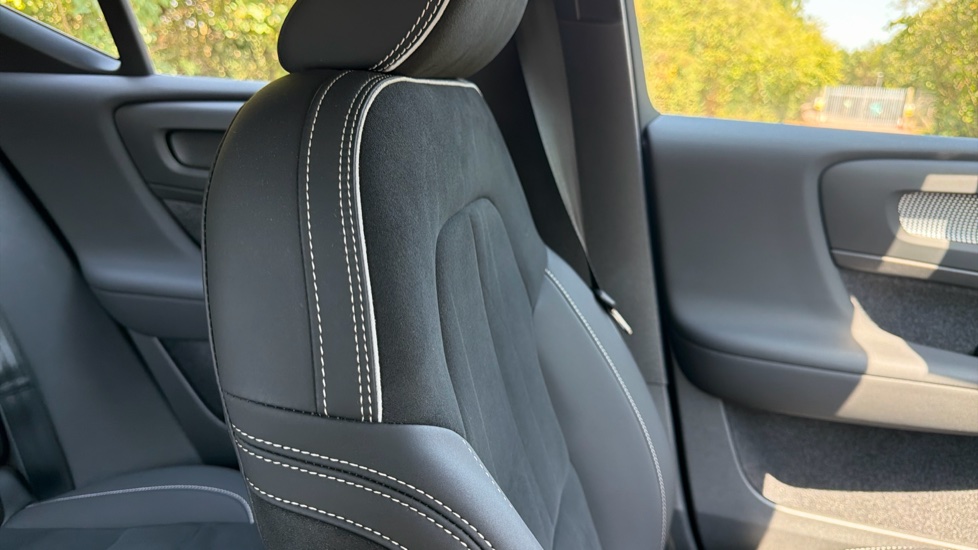 Volvo XC40 2.0 B3P Plus Dark 5dr Auto Petrol Estate - Image 52