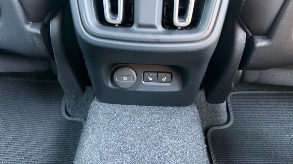 Volvo XC40 2.0 B3P Plus Dark 5dr Auto Petrol Estate - Image 57