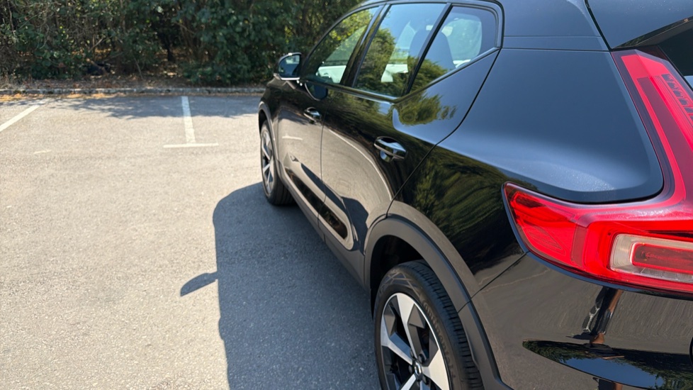 Volvo XC40 2.0 B3P Plus Dark 5dr Auto Petrol Estate - Image 64