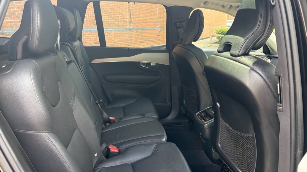 Volvo XC90 2.0 B5D [235] Plus Dark 5dr AWD Geartronic Diesel Estate - Image 6