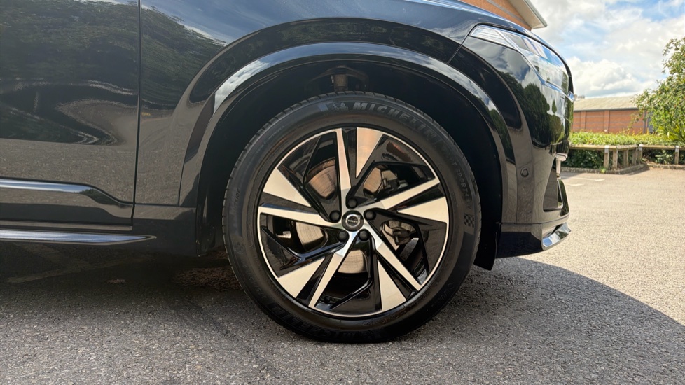Volvo XC90 2.0 B5D [235] Plus Dark 5dr AWD Geartronic Diesel Estate - Image 9
