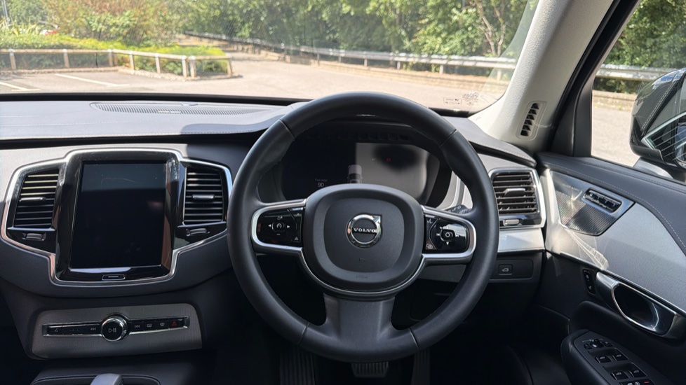 Volvo XC90 2.0 B5D [235] Plus Dark 5dr AWD Geartronic Diesel Estate - Image 10