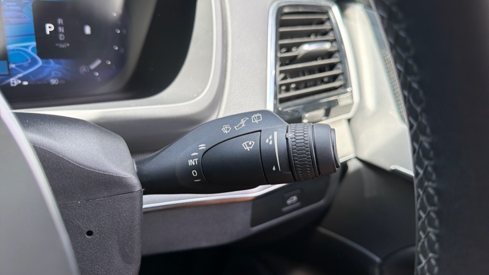 Volvo XC90 2.0 B5D [235] Plus Dark 5dr AWD Geartronic Diesel Estate - Image 19