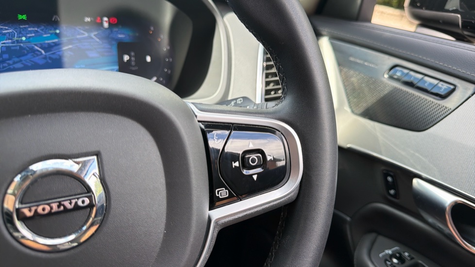 Volvo XC90 2.0 B5D [235] Plus Dark 5dr AWD Geartronic Diesel Estate - Image 21