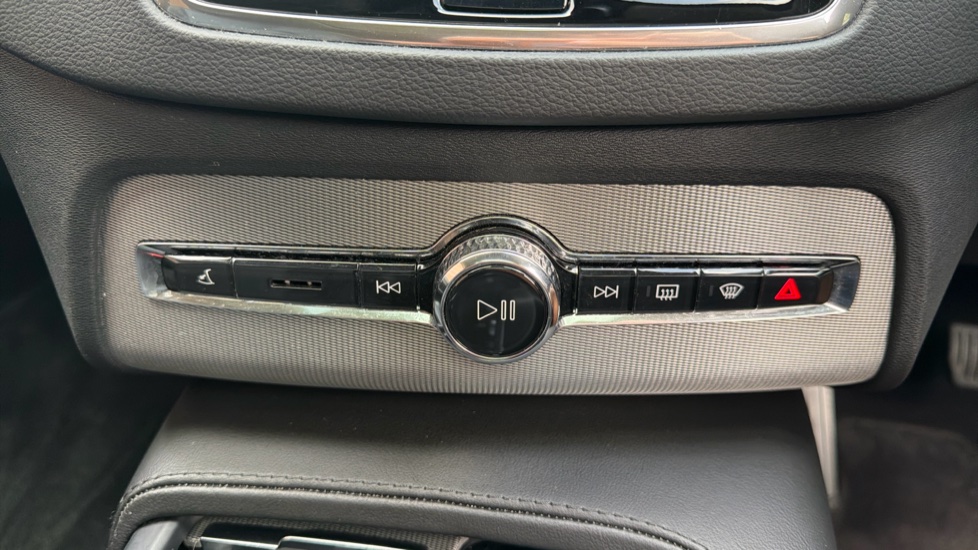 Volvo XC90 2.0 B5D [235] Plus Dark 5dr AWD Geartronic Diesel Estate - Image 44