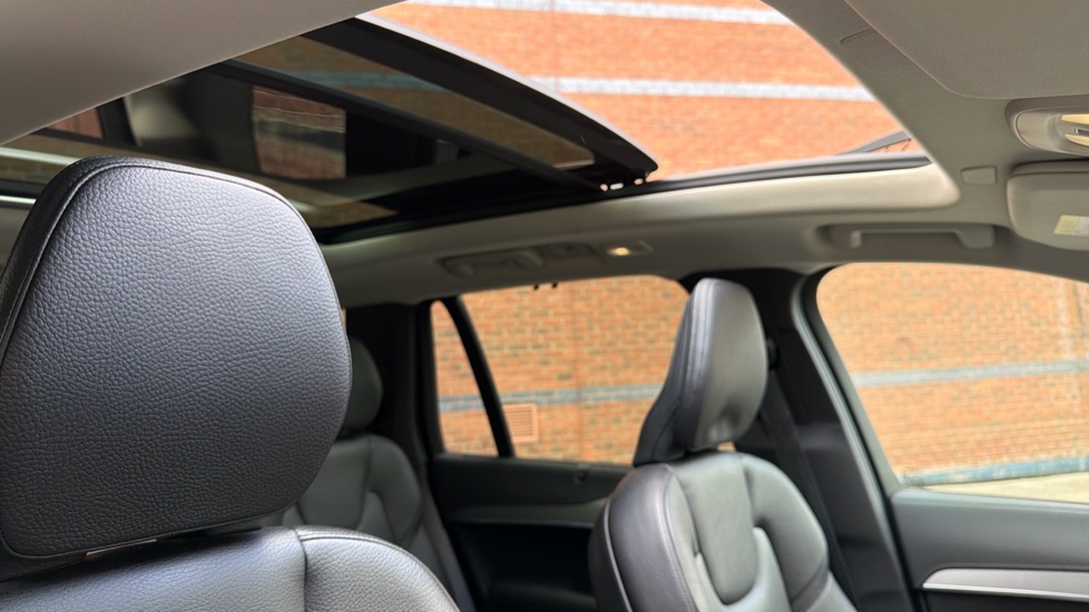 Volvo XC90 2.0 B5D [235] Plus Dark 5dr AWD Geartronic Diesel Estate - Image 52