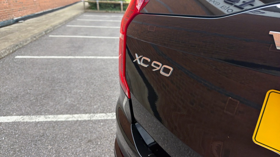 Volvo XC90 2.0 B5D [235] Plus Dark 5dr AWD Geartronic Diesel Estate - Image 65