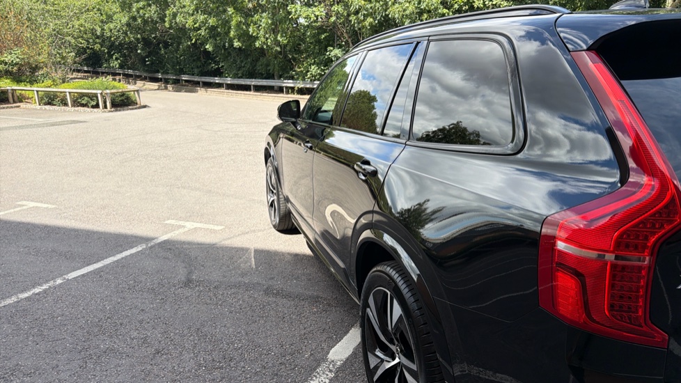 Volvo XC90 2.0 B5D [235] Plus Dark 5dr AWD Geartronic Diesel Estate - Image 66
