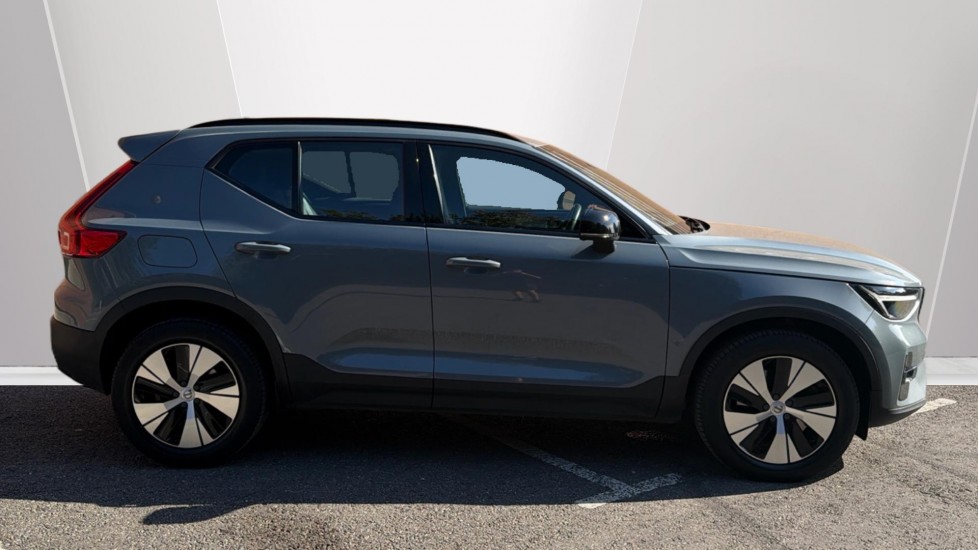 Volvo XC40 1.5 T4 Recharge PHEV Plus Dark 5dr Auto Estate - Image 3