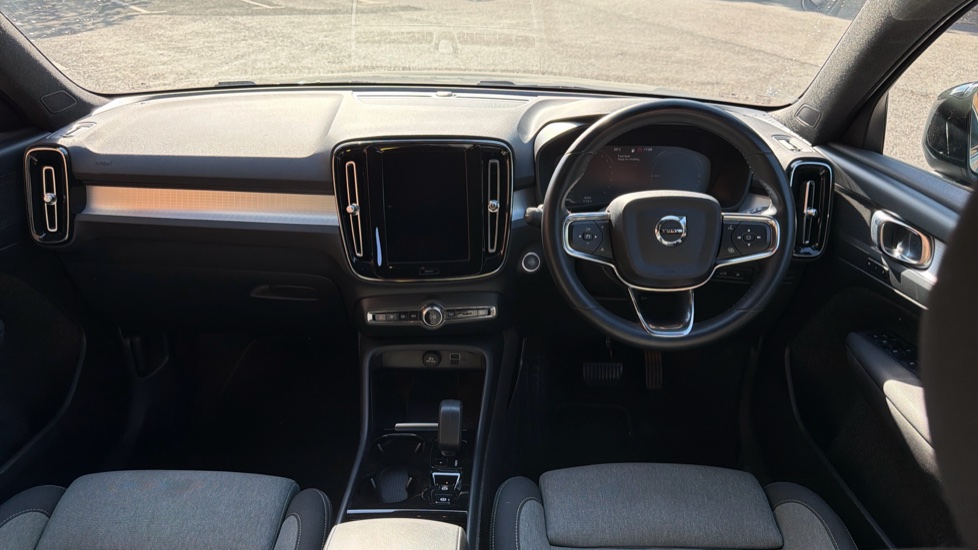 Volvo XC40 1.5 T4 Recharge PHEV Plus Dark 5dr Auto Estate - Image 5