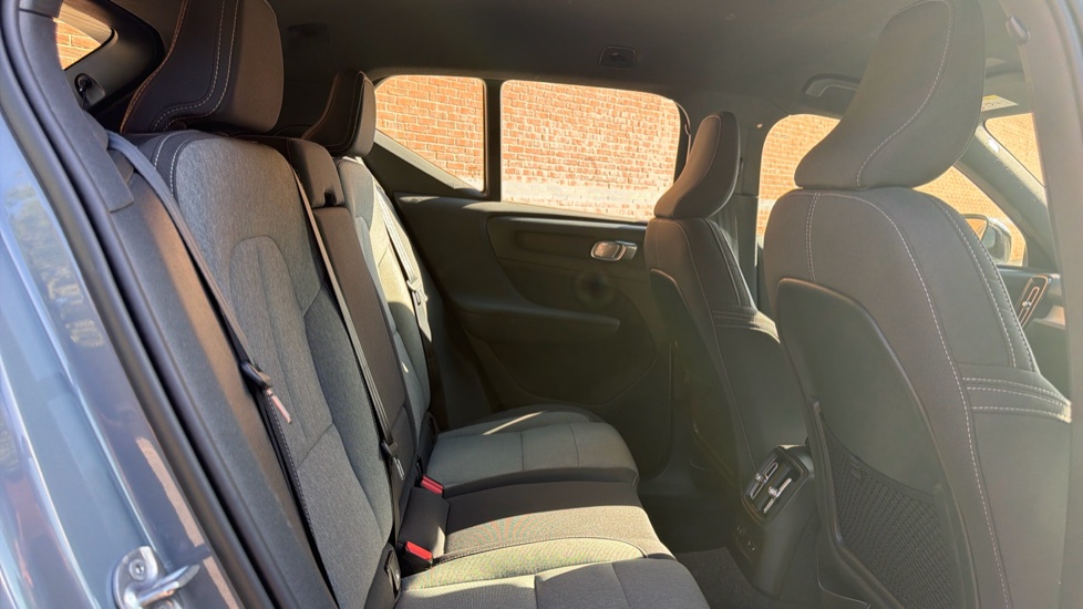 Volvo XC40 1.5 T4 Recharge PHEV Plus Dark 5dr Auto Estate - Image 6