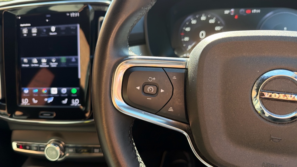 Volvo XC40 1.5 T4 Recharge PHEV Plus Dark 5dr Auto Estate - Image 20