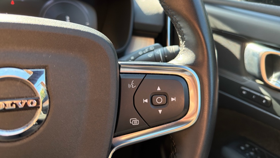 Volvo XC40 1.5 T4 Recharge PHEV Plus Dark 5dr Auto Estate - Image 21