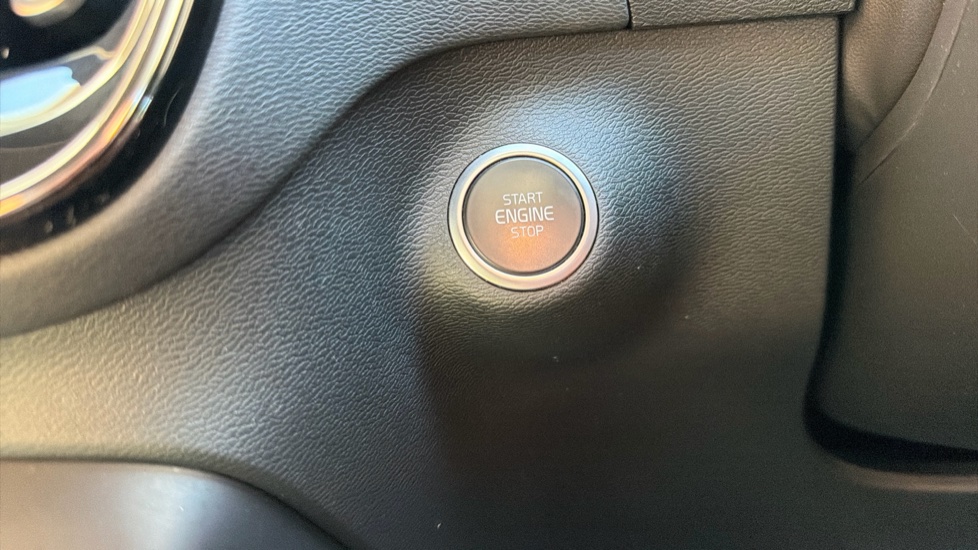 Volvo XC40 1.5 T4 Recharge PHEV Plus Dark 5dr Auto Estate - Image 26