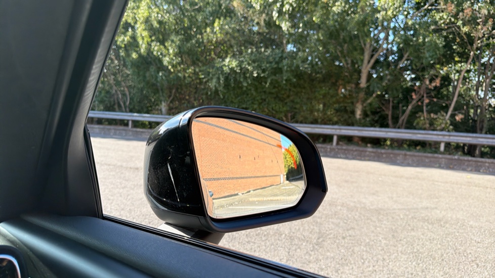 Volvo XC40 1.5 T4 Recharge PHEV Plus Dark 5dr Auto Estate - Image 31