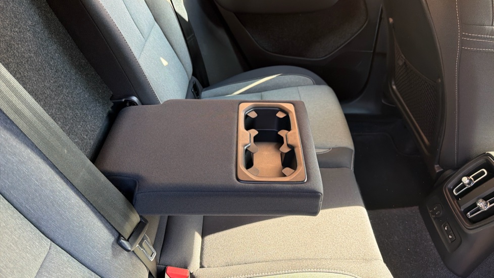 Volvo XC40 1.5 T4 Recharge PHEV Plus Dark 5dr Auto Estate - Image 33