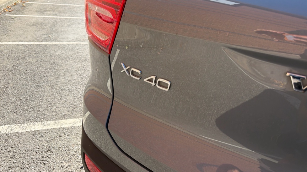 Volvo XC40 1.5 T4 Recharge PHEV Plus Dark 5dr Auto Estate - Image 39