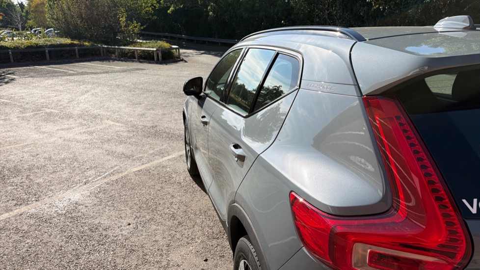 Volvo XC40 1.5 T4 Recharge PHEV Plus Dark 5dr Auto Estate - Image 40