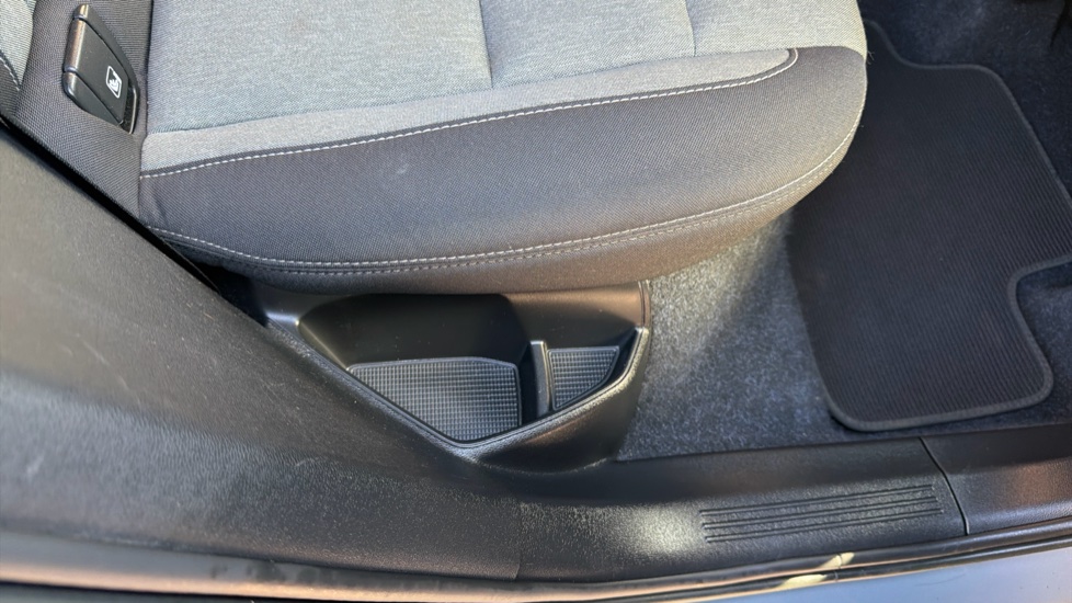 Volvo XC40 1.5 T4 Recharge PHEV Plus Dark 5dr Auto Estate - Image 42