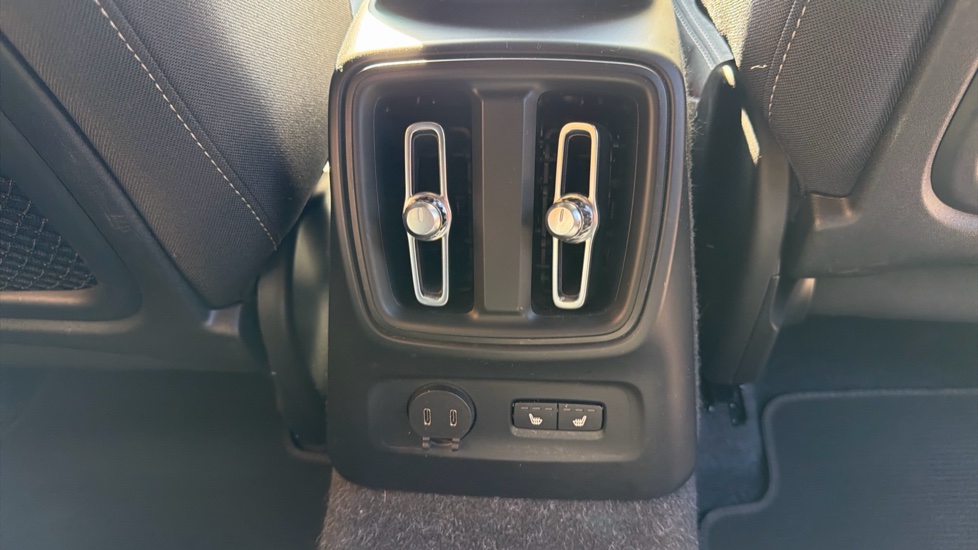 Volvo XC40 1.5 T4 Recharge PHEV Plus Dark 5dr Auto Estate - Image 45