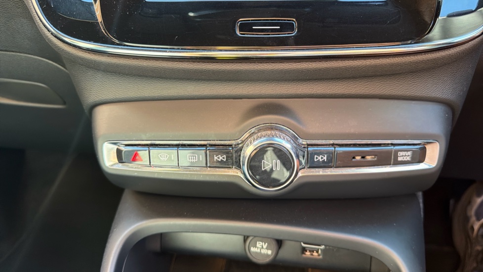 Volvo XC40 1.5 T4 Recharge PHEV Plus Dark 5dr Auto Estate - Image 50
