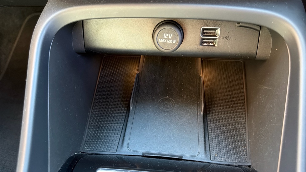 Volvo XC40 1.5 T4 Recharge PHEV Plus Dark 5dr Auto Estate - Image 52