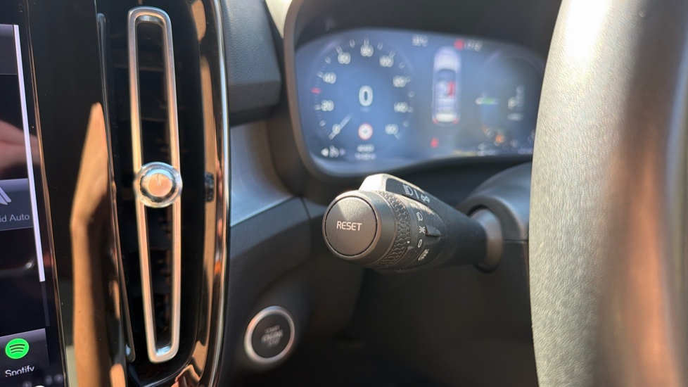 Volvo XC40 1.5 T4 Recharge PHEV Plus Dark 5dr Auto Estate - Image 53