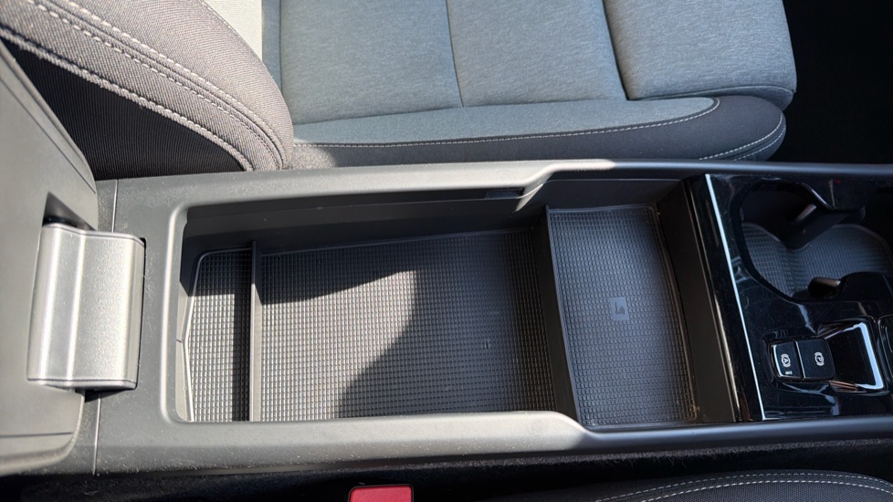 Volvo XC40 1.5 T4 Recharge PHEV Plus Dark 5dr Auto Estate - Image 54