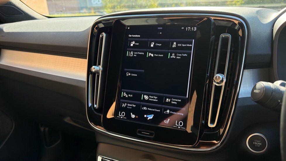 Volvo XC40 1.5 T4 Recharge PHEV Plus Dark 5dr Auto Estate - Image 59