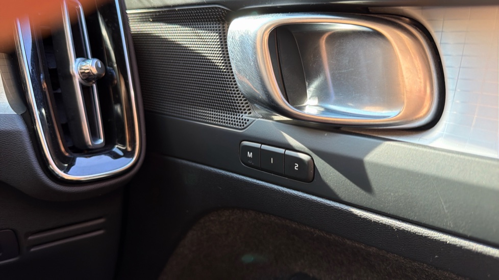 Volvo XC40 1.5 T4 Recharge PHEV Plus Dark 5dr Auto Estate - Image 60