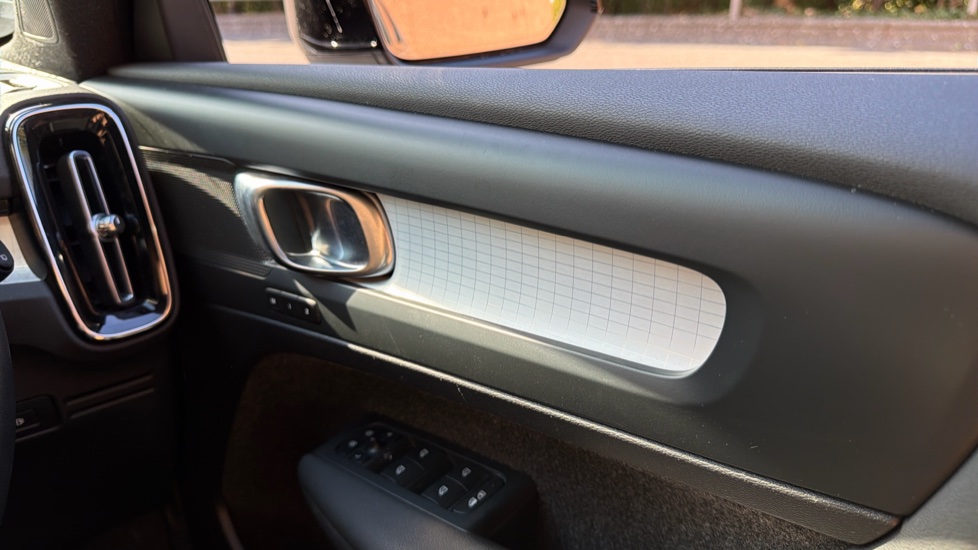 Volvo XC40 1.5 T4 Recharge PHEV Plus Dark 5dr Auto Estate - Image 61