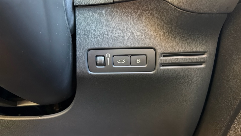 Volvo XC40 1.5 T4 Recharge PHEV Plus Dark 5dr Auto Estate - Image 62