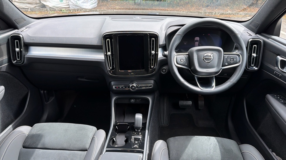 Volvo XC40 2.0 B4P Plus Black Edition 5dr Auto Petrol Estate - Image 5