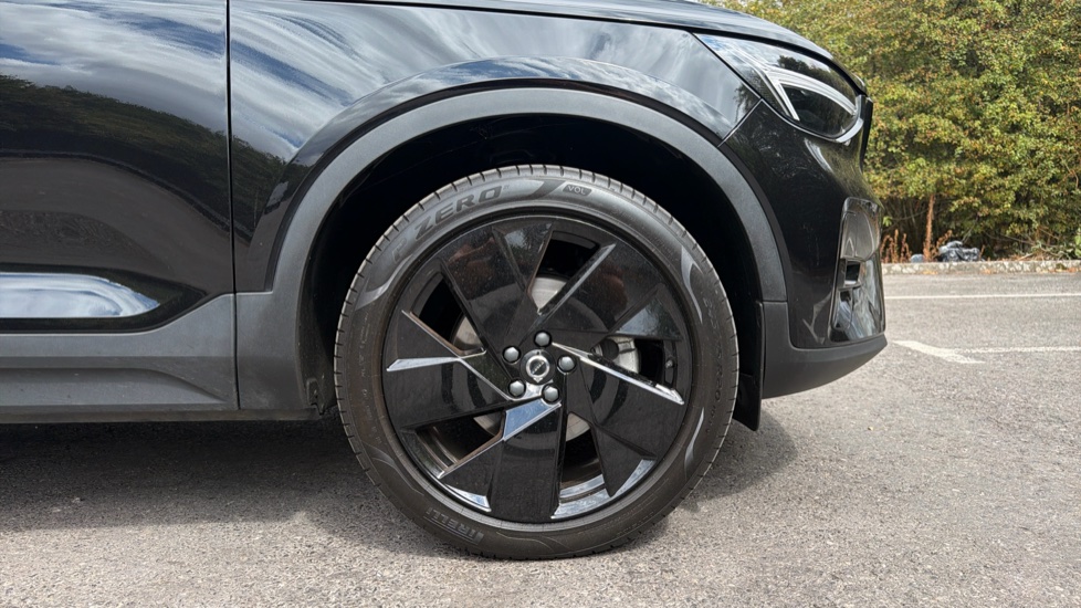 Volvo XC40 2.0 B4P Plus Black Edition 5dr Auto Petrol Estate - Image 9