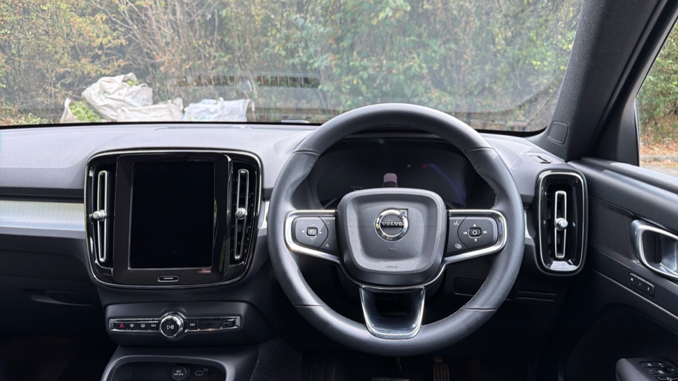 Volvo XC40 2.0 B4P Plus Black Edition 5dr Auto Petrol Estate - Image 10