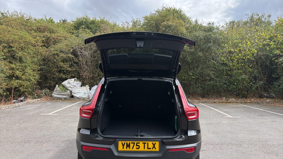 Volvo XC40 2.0 B4P Plus Black Edition 5dr Auto Petrol Estate - Image 13