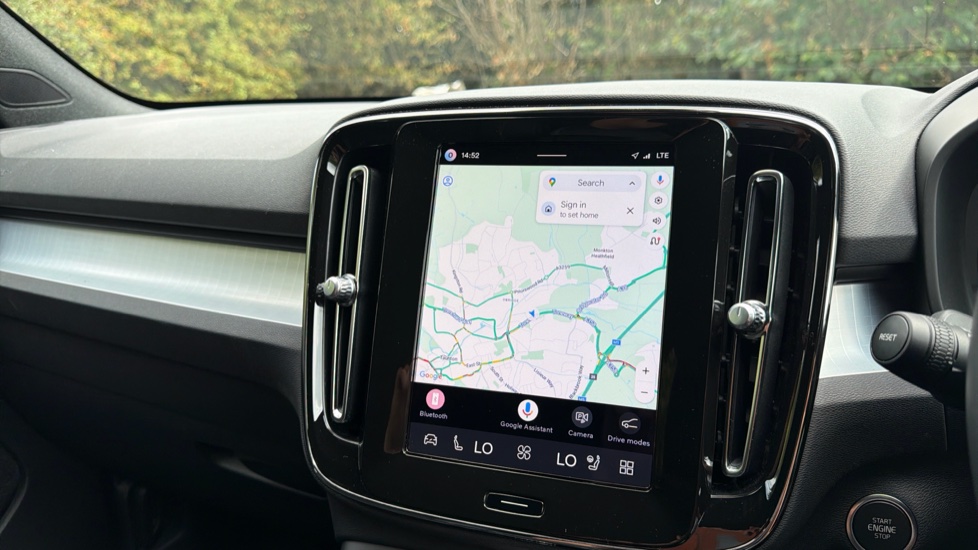 Volvo XC40 2.0 B4P Plus Black Edition 5dr Auto Petrol Estate - Image 17