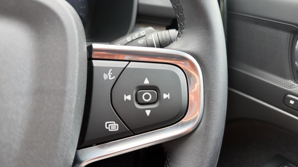 Volvo XC40 2.0 B4P Plus Black Edition 5dr Auto Petrol Estate - Image 21