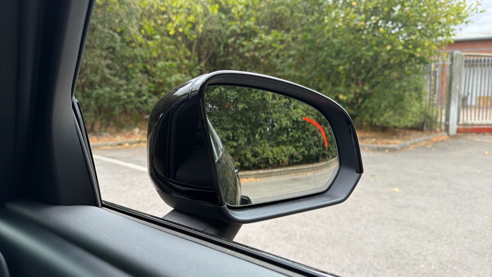 Volvo XC40 2.0 B4P Plus Black Edition 5dr Auto Petrol Estate - Image 31
