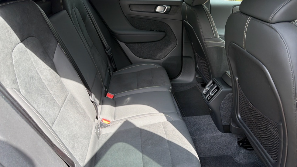 Volvo XC40 2.0 B4P Plus Black Edition 5dr Auto Petrol Estate - Image 32