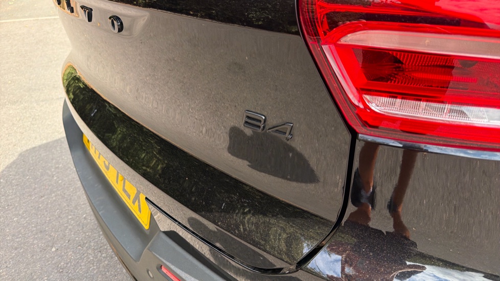Volvo XC40 2.0 B4P Plus Black Edition 5dr Auto Petrol Estate - Image 35