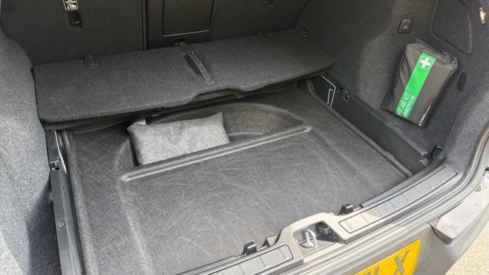 Volvo XC40 2.0 B4P Plus Black Edition 5dr Auto Petrol Estate - Image 38