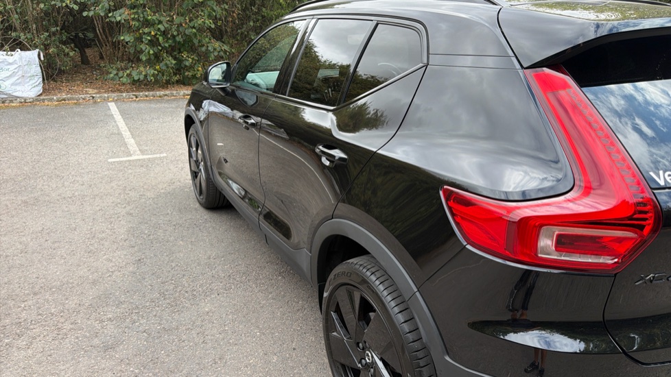 Volvo XC40 2.0 B4P Plus Black Edition 5dr Auto Petrol Estate - Image 40