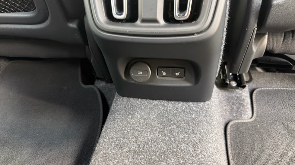 Volvo XC40 2.0 B4P Plus Black Edition 5dr Auto Petrol Estate - Image 63