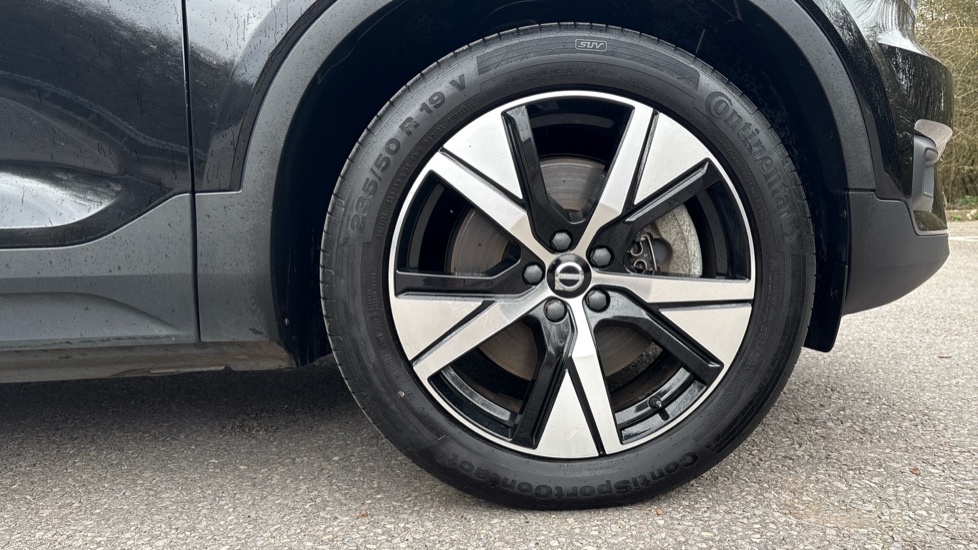 Volvo XC40 300kW Recharge Twin Plus 78kWh 5dr AWD Auto Electric Estate - Image 9