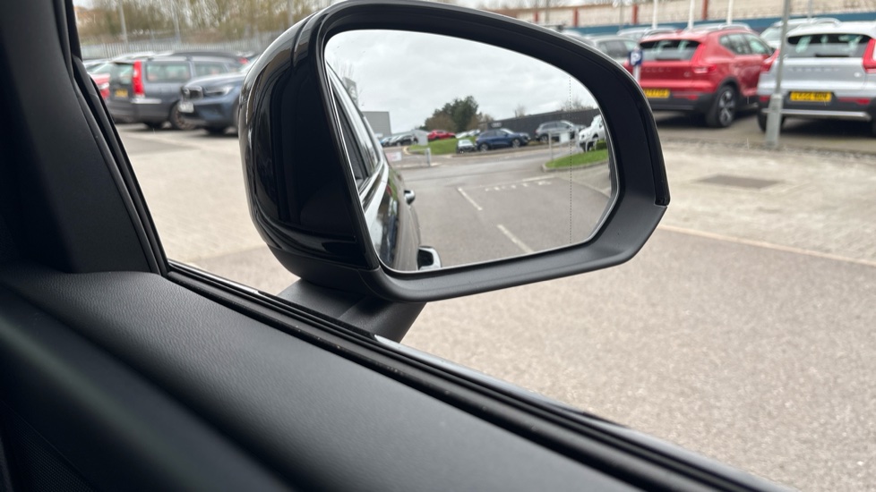 Volvo XC40 300kW Recharge Twin Plus 78kWh 5dr AWD Auto Electric Estate - Image 28