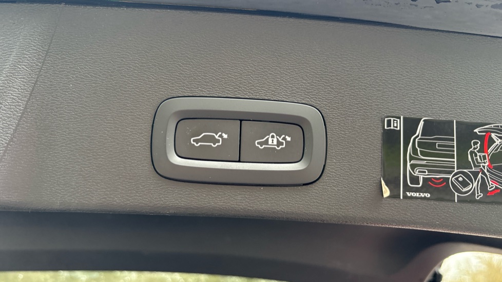 Volvo XC40 300kW Recharge Twin Plus 78kWh 5dr AWD Auto Electric Estate - Image 31
