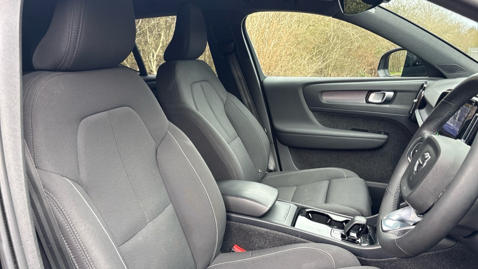 Volvo XC40 300kW Recharge Twin Plus 78kWh 5dr AWD Auto Electric Estate - Image 32